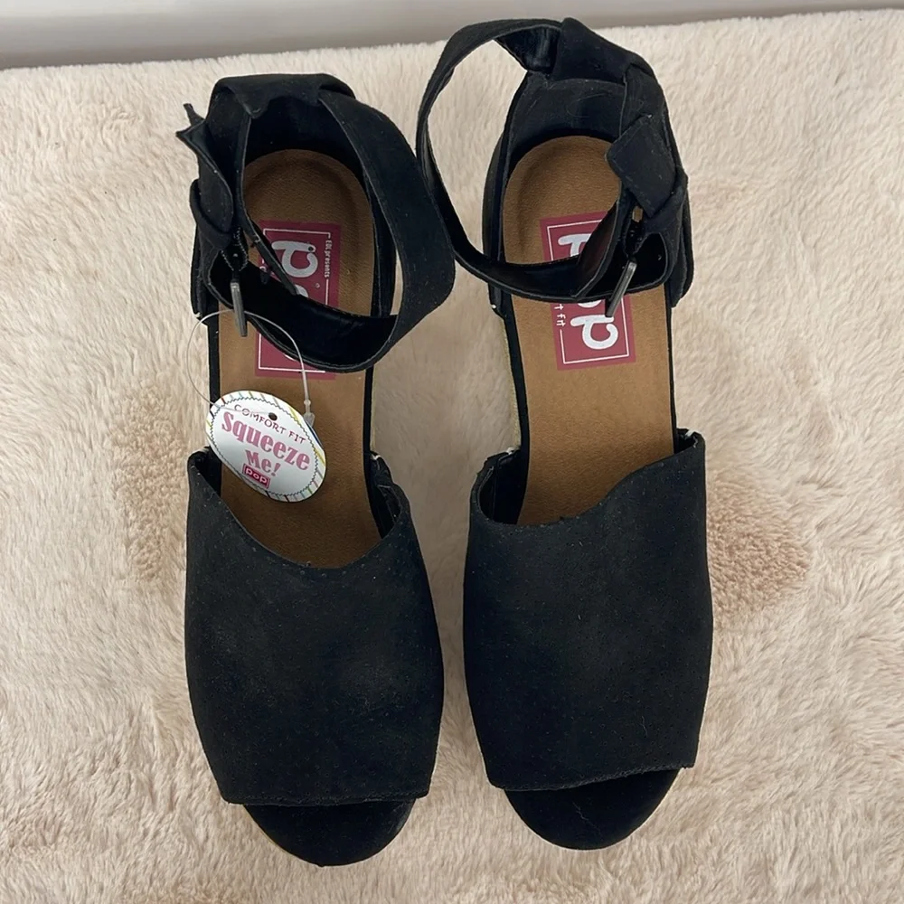 Pop Women's Black Wedge Sandals SIZE 9 M